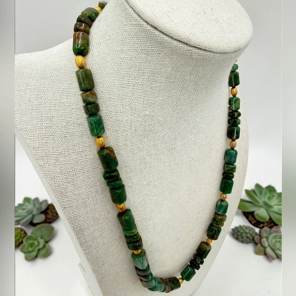 Mineral Grade Emerald Nugget Bead Necklace GoldTone Spacers Toggle Clasp 18” 53g - Picture 4 of 17